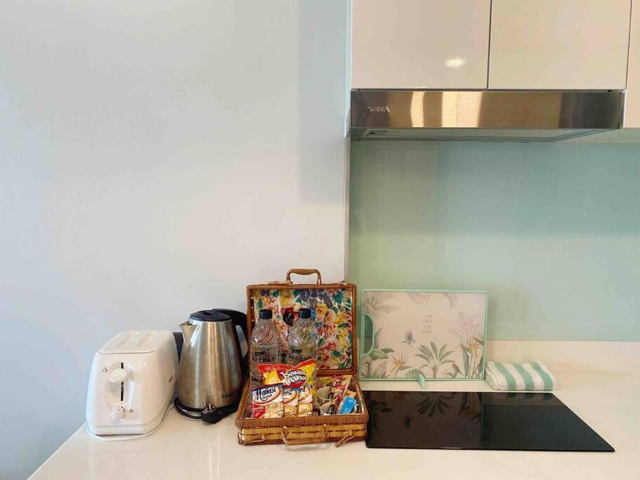 New & Cozy 2 Bedroom @ The Astra Sky River チエンマイ エクステリア 写真