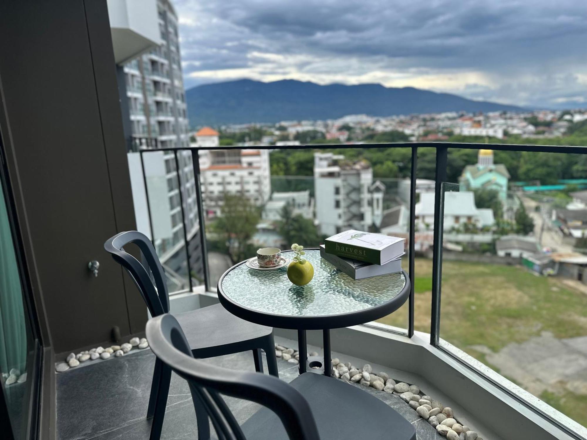 New & Cozy 2 Bedroom @ The Astra Sky River チエンマイ エクステリア 写真
