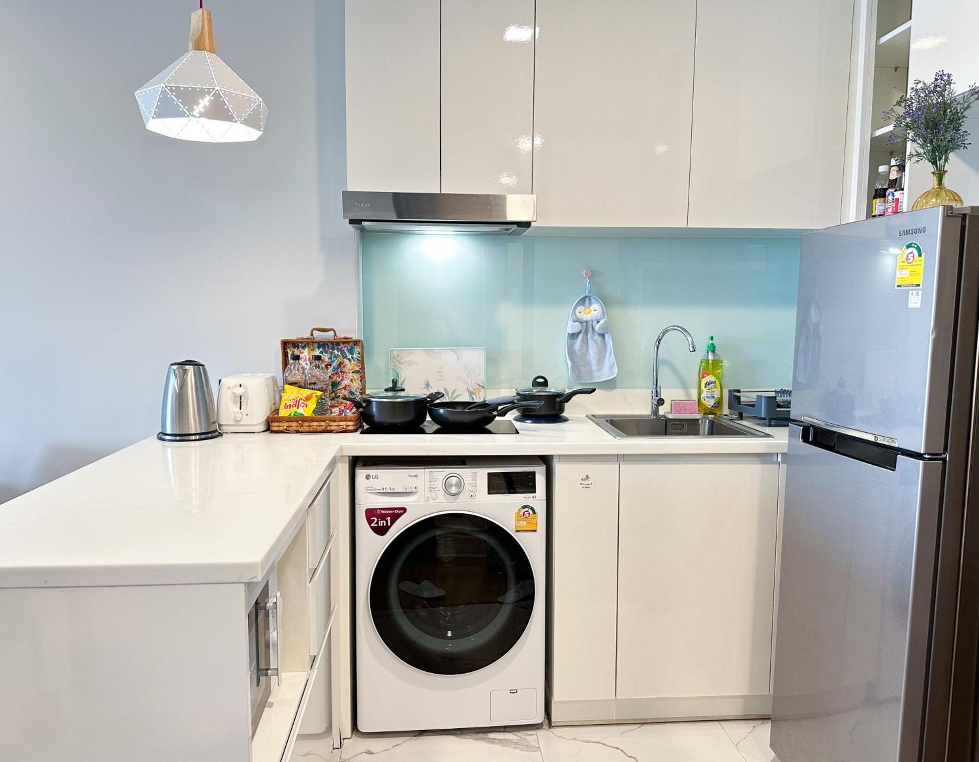 New & Cozy 2 Bedroom @ The Astra Sky River チエンマイ エクステリア 写真