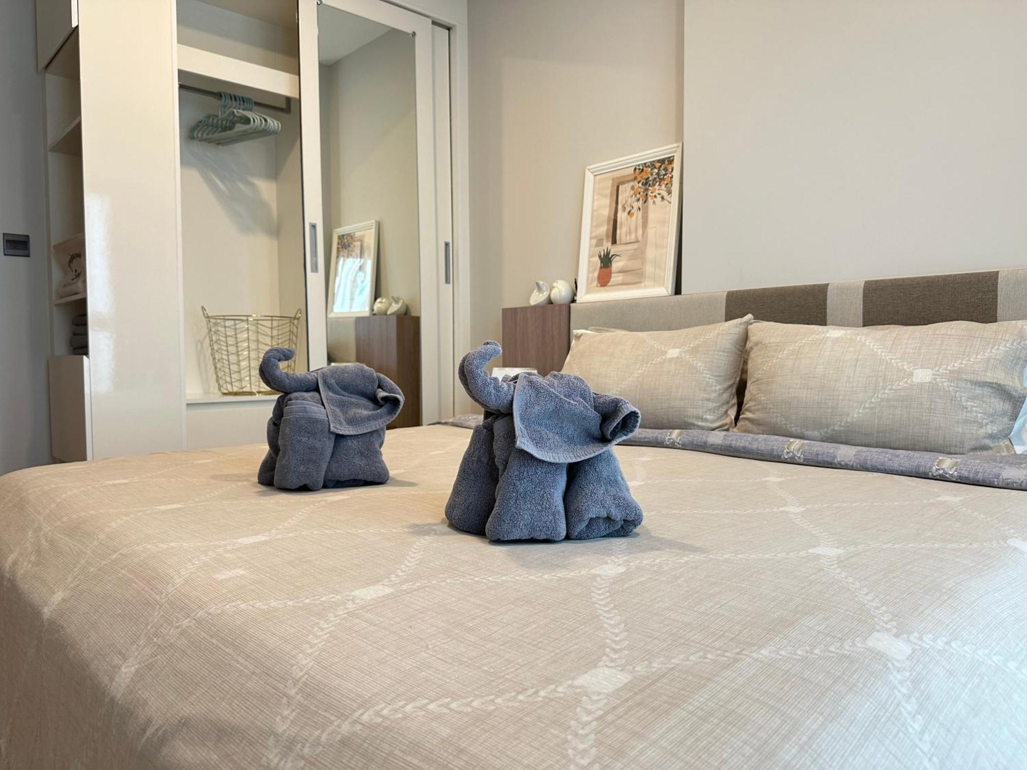 New & Cozy 2 Bedroom @ The Astra Sky River チエンマイ エクステリア 写真
