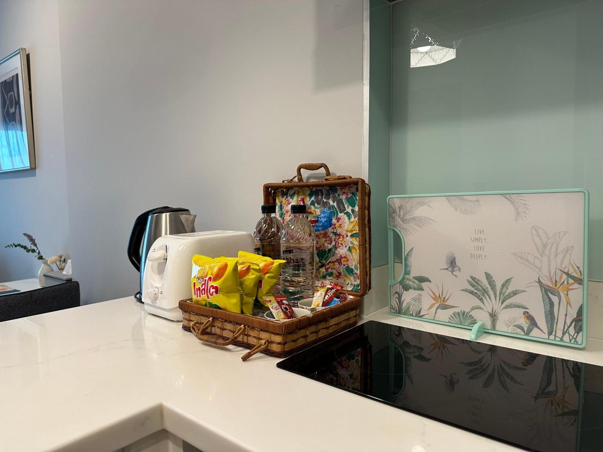 New & Cozy 2 Bedroom @ The Astra Sky River チエンマイ エクステリア 写真