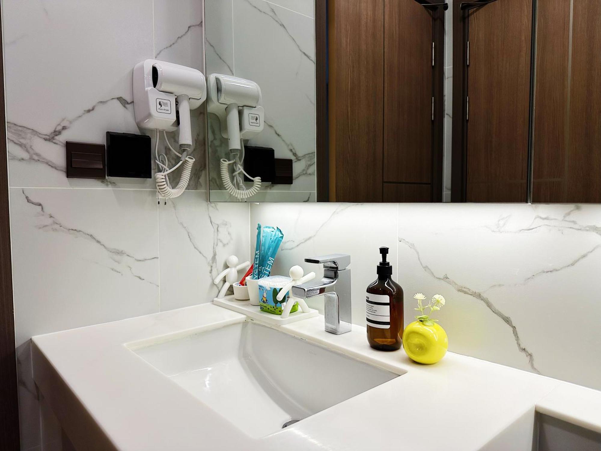 New & Cozy 2 Bedroom @ The Astra Sky River チエンマイ エクステリア 写真